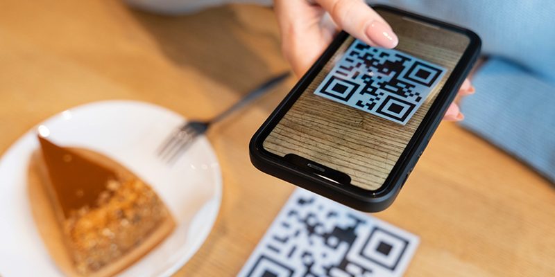 بهترین راهنمای انتخاب بین QR code و Barcode برای نیازهای شما